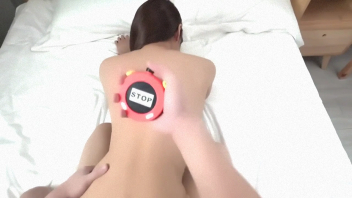 หนังโป๊จีน Porn China หนุ่มเจ้าเล่ห์เรียกสาวเดลิเวอรี่มาส่งอาหารแล้วใช้นาฬิกาหยุดเวลาเย็ดเอากระปู๋ยัดกระซวกหีxxxx เย็ดท่าหมาอย่างแรงจนเจ็บจิ๋มหีระบม