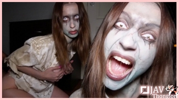 สยองสุดๆเหมือนเอาควยกระตุกอยู่ในหีผี PassionMelody หนังโป๊ฝรั่ง XXXสยองขวัญ แฟนสาวจัดเต็มแต่งผีมาให้ผัวตกใจ ก่อนจับผัวชักว่าวดูดควย แล้วเอาหีเนียนๆขึ้นโยกเย็ดเล่นท่า จนน้ำว่าวแตกนองเยิ้มเต็มหีในวัน Halloween
